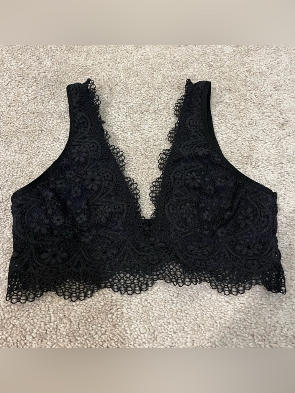 Victoria’s Secret Plunge Lightly Lined Lace Bralette